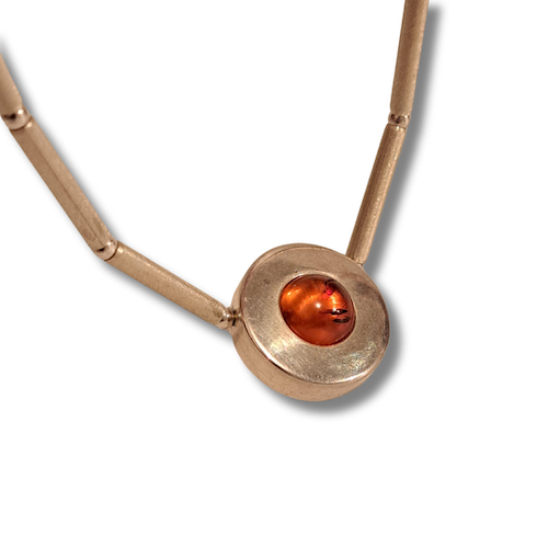 Click to view detail for HW-4013 Necklace, Silver, Round Setting with Amber $180